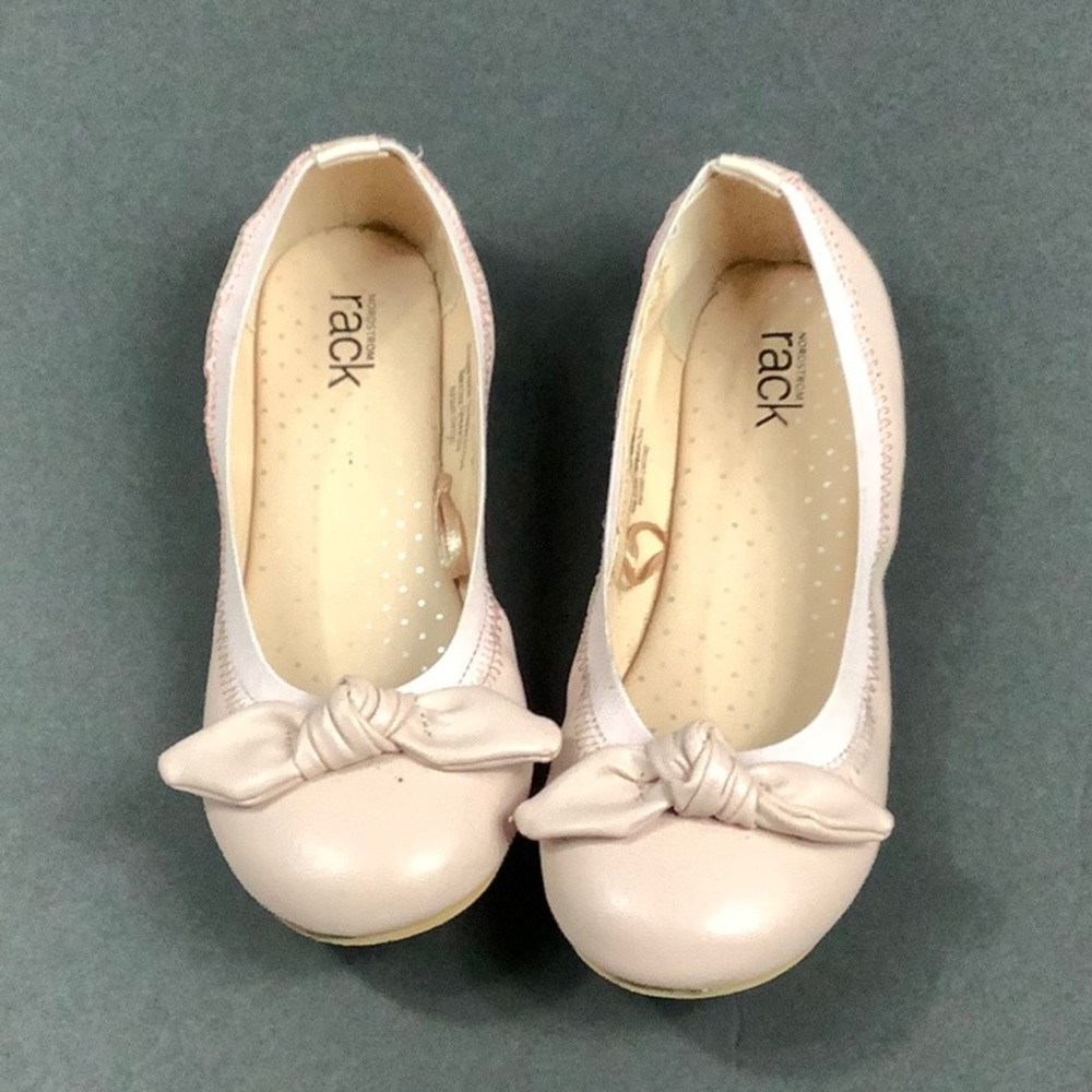 Nordstrom Rack Girls Kids Slip on Shoes Size: 1